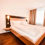 Haus Camillo 公寓 萨斯费